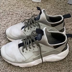 nike olive green huraches